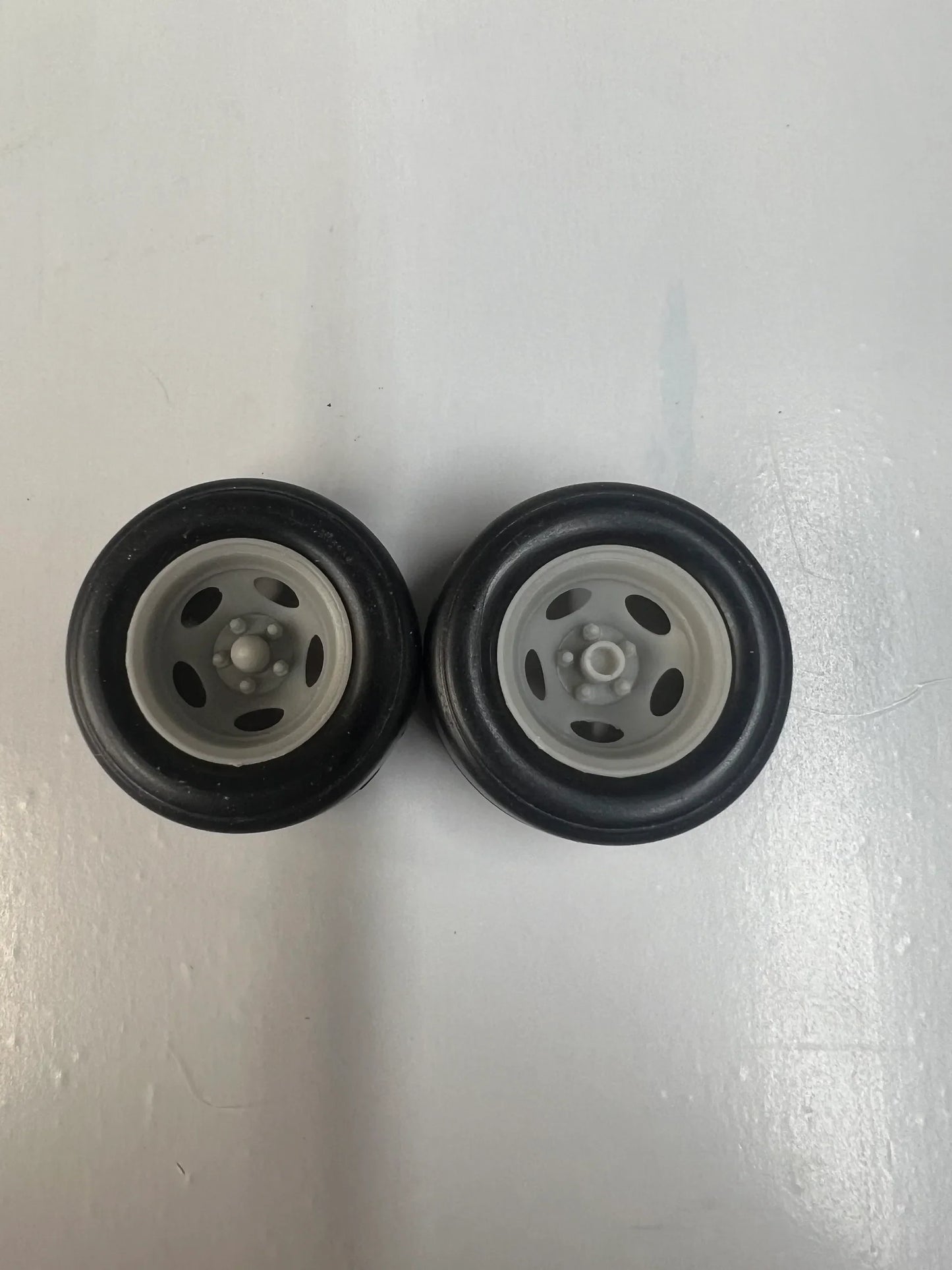 5 Hole Wheel with Hubs - Aero Style - Set of 4