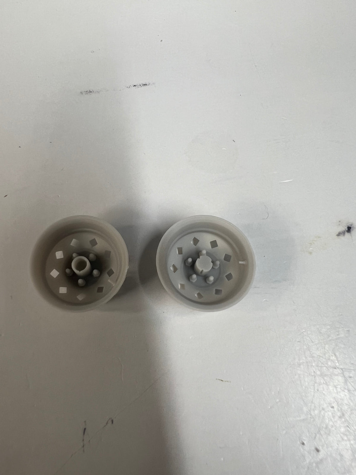 9 Diamond Hole Wheels w/Hubs- Set of 4